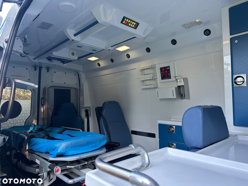 Mercedes-Benz Sprinter - 14