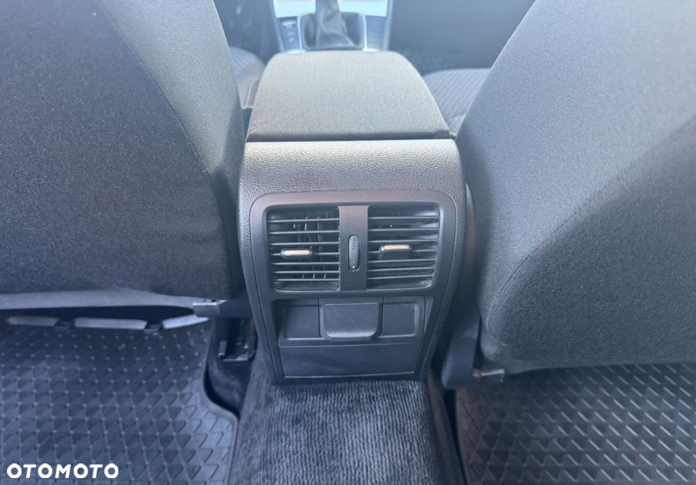 Volkswagen Passat - 12