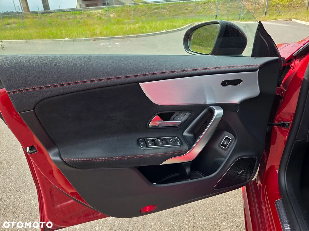 Mercedes-Benz CLA 250 e 8G-DCT AMG Line - 27