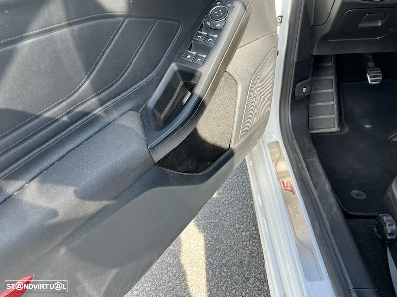 Ford Focus 1.5 TDCi ECOBlue ST-Line - 11