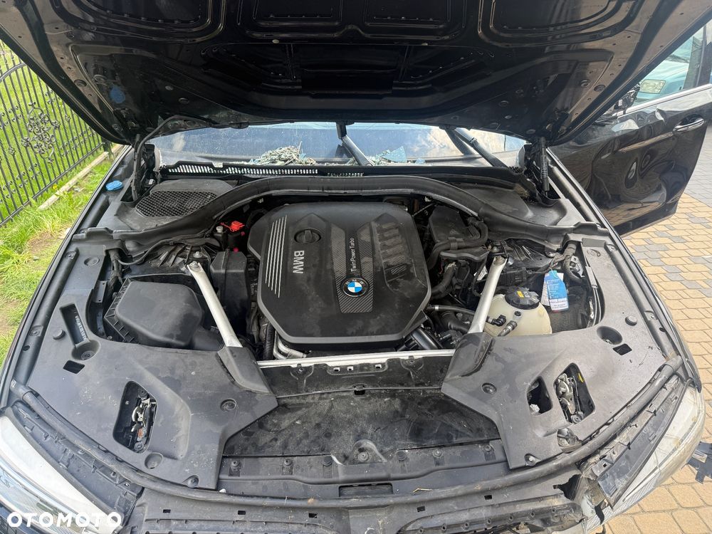 BMW Seria 5 530d xDrive Sport Line - 7