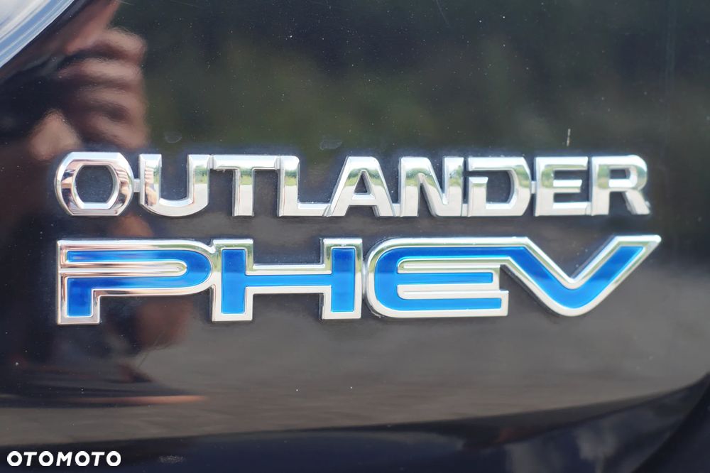 Mitsubishi Outlander Instyle NAVI + - 22