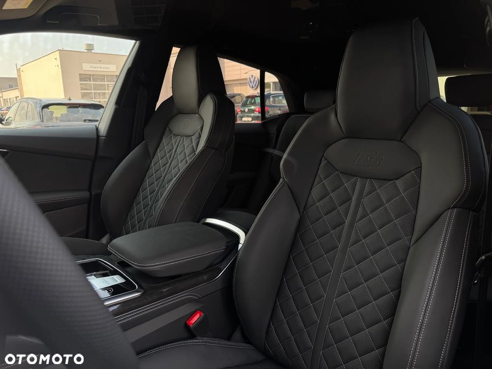 Audi Q8 - 30