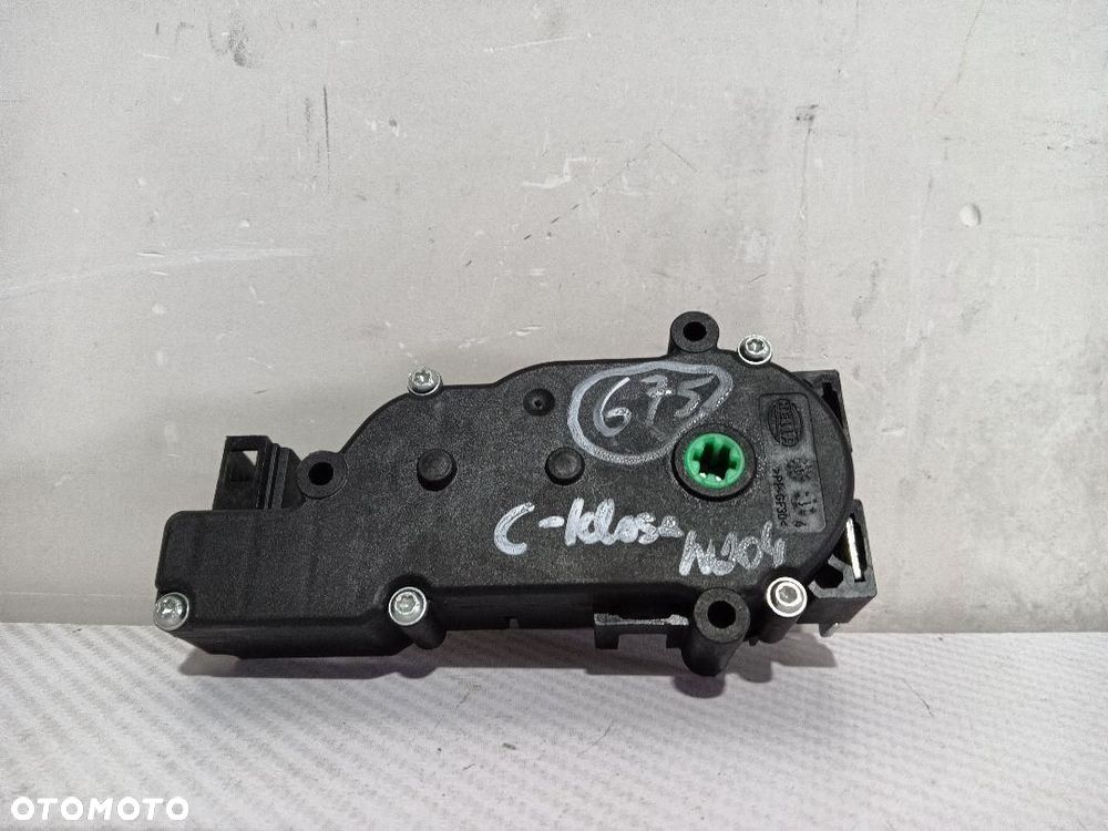 ZAMEK KLAPY BAGAŻNIKA MERCEDES C KLASA W204 A2047500060 - 1