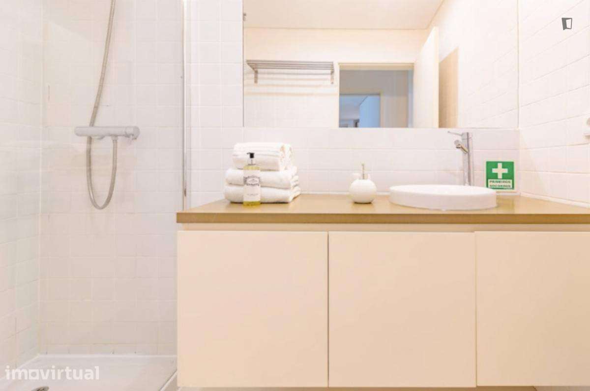 Apartamento com 1 quartos - localizado em São Nicolau Porto - Grande imagem: 3/12