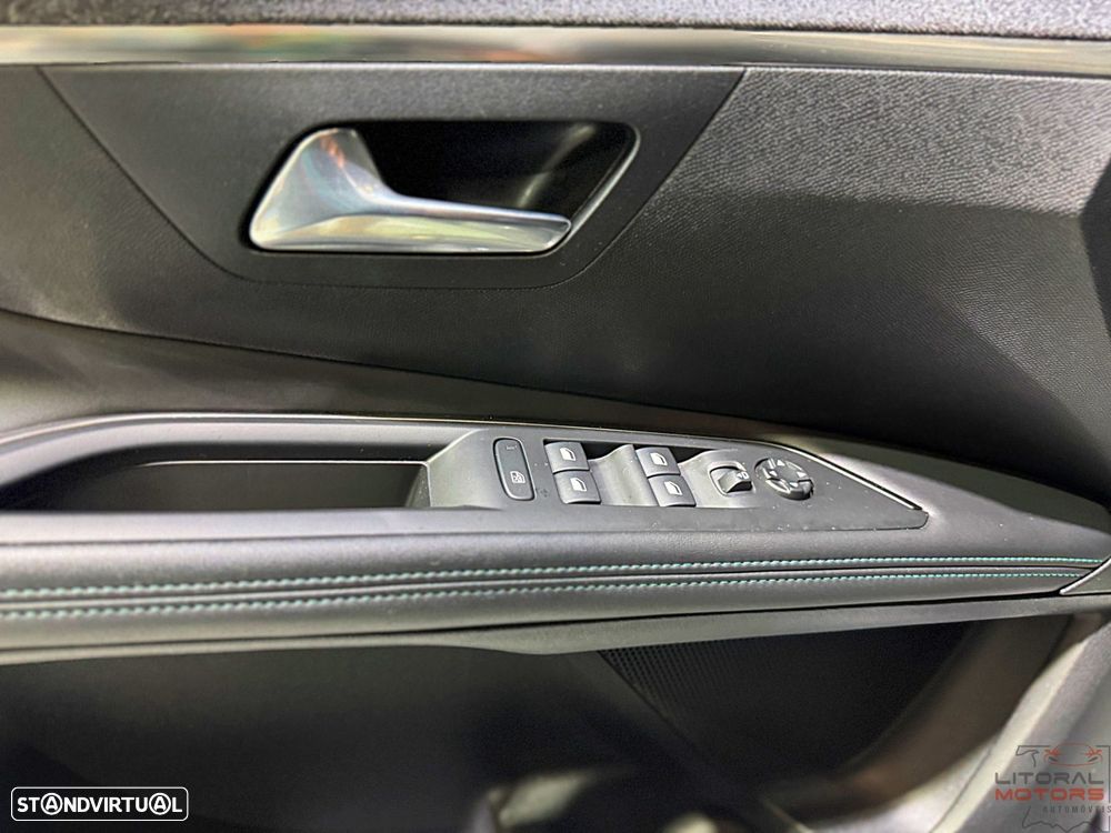 Peugeot 3008 1.2 PureTech Allure Pack EAT8 - 19