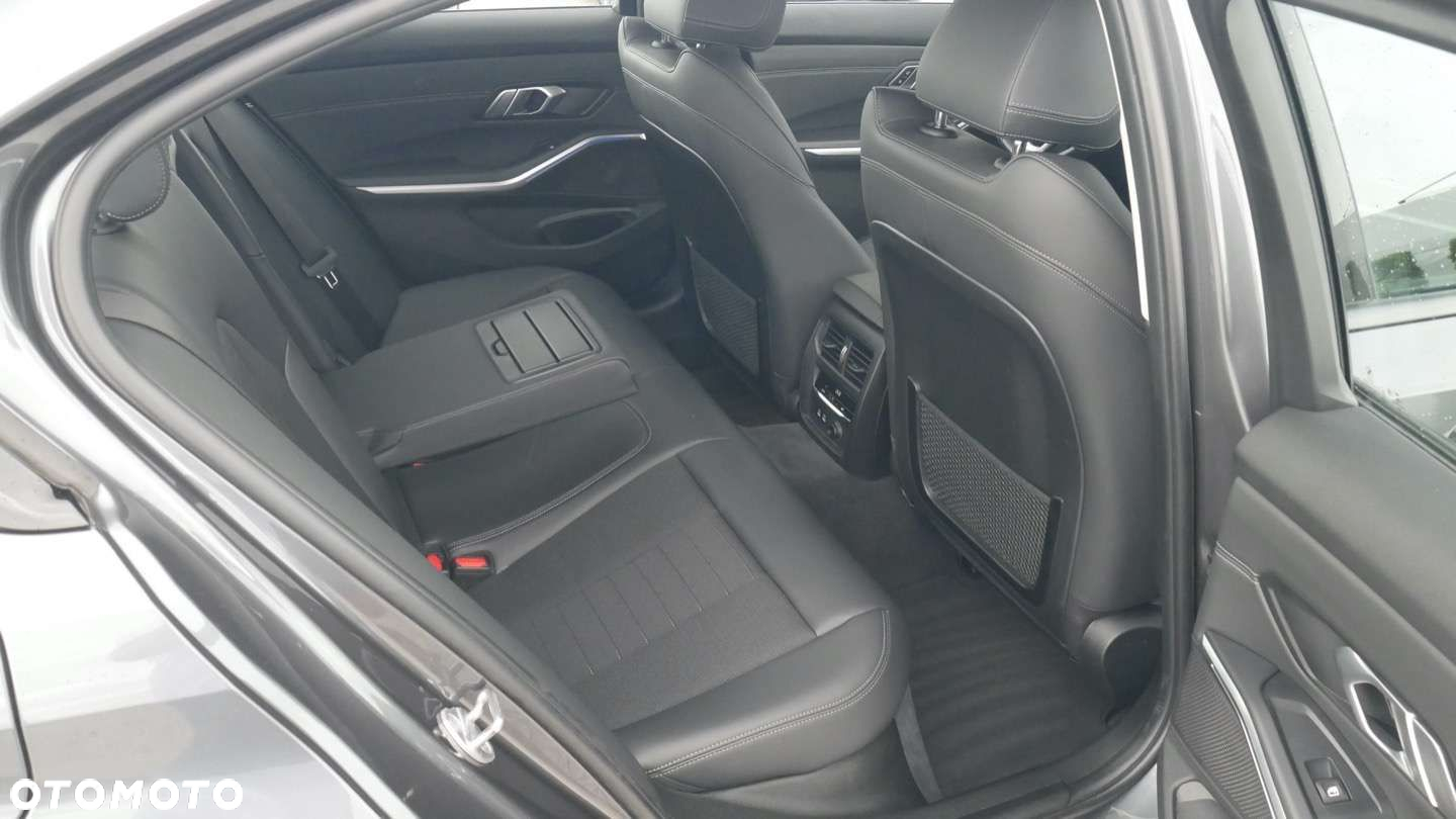 BMW Seria 3 - 16