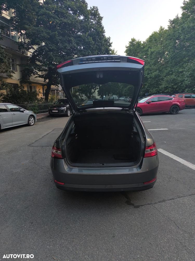 Skoda Superb 2.0 TDI DSG Ambition - 6
