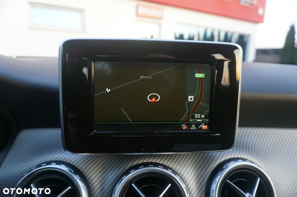 Mercedes-Benz GLA 200 7G-DCT Urban - 10