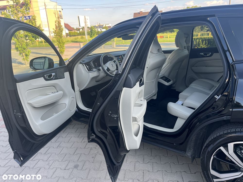 Volvo XC 60 B5 B AWD Ultimate Dark - 11