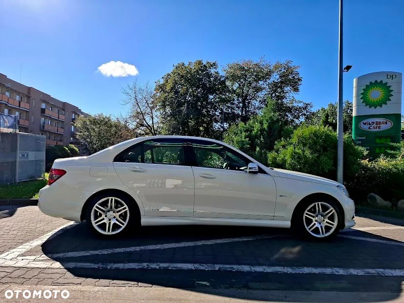 Mercedes-Benz Klasa C 180 CGI Automatik BlueEFFICIENCY Elegance - 7