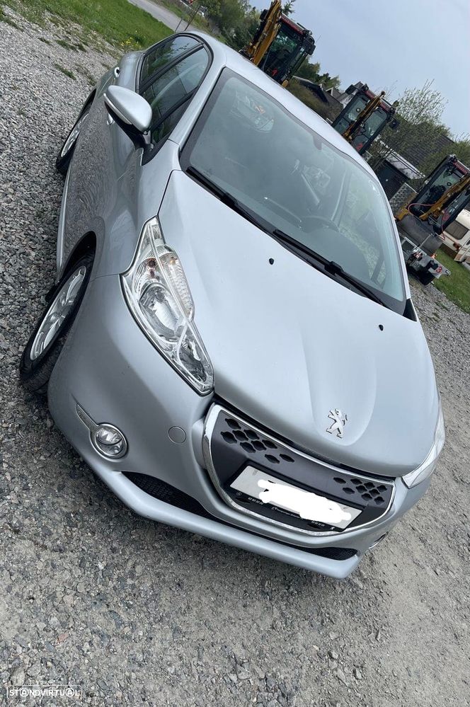 Peugeot 208 - 1