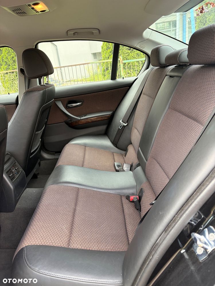 BMW Seria 3 320i - 13