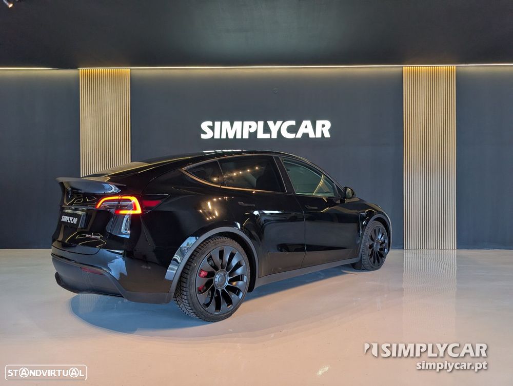 Tesla Model Y - 4