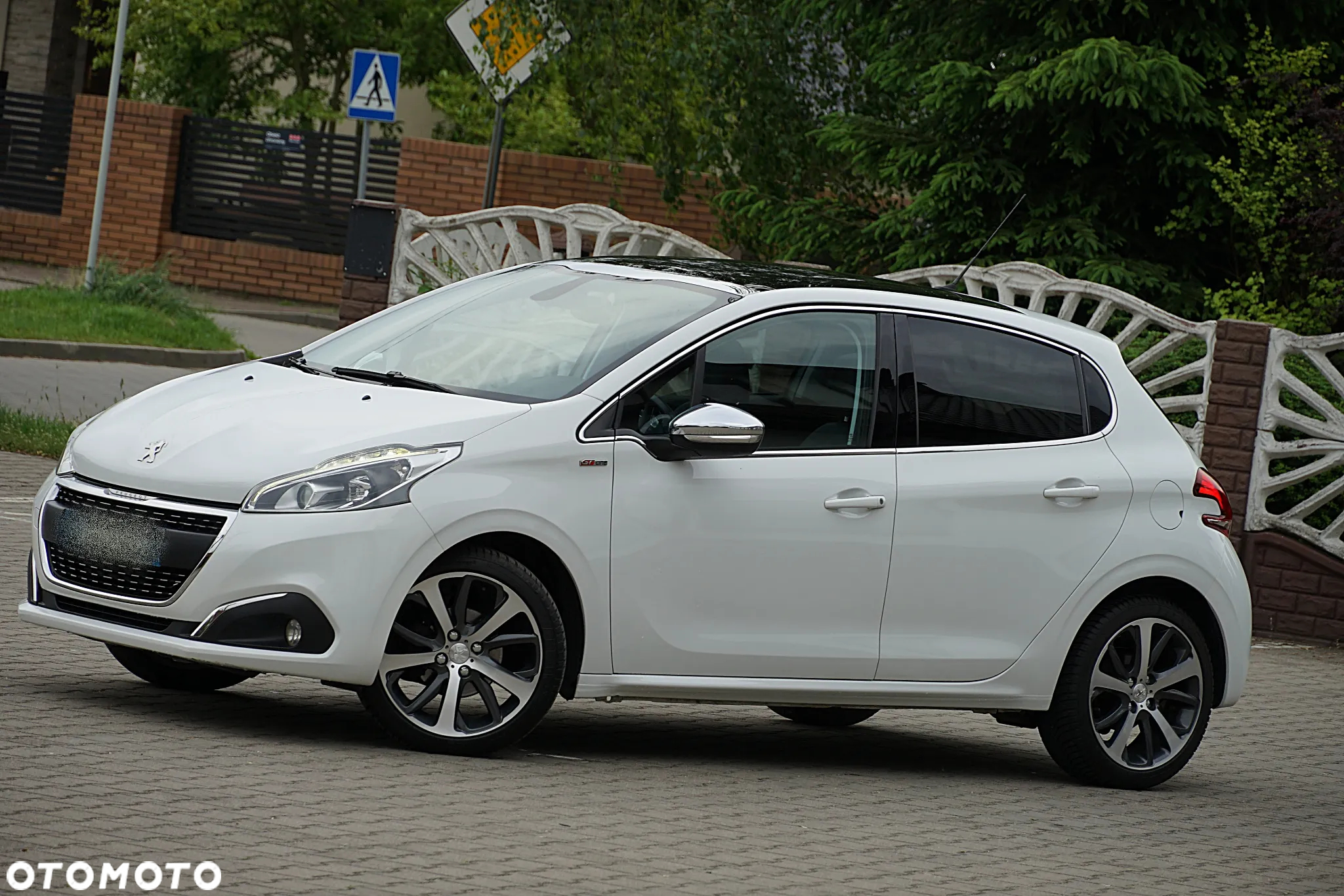Peugeot 208 - 12
