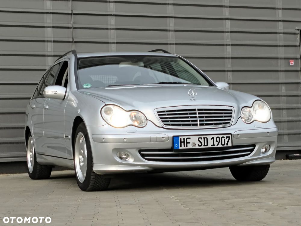Mercedes-Benz Klasa C 180 Kompressor Automatik Avantgarde Sport Edition - 31
