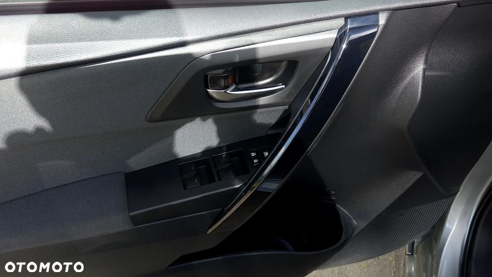 Toyota Auris - 2