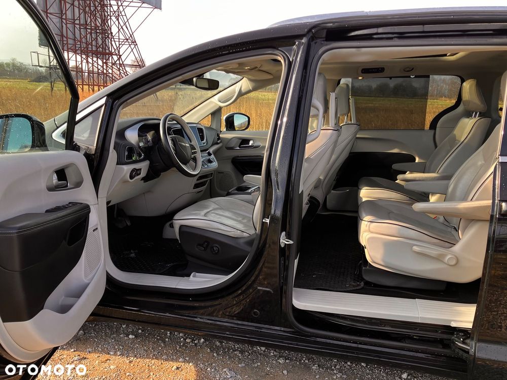 Chrysler Pacifica - 16