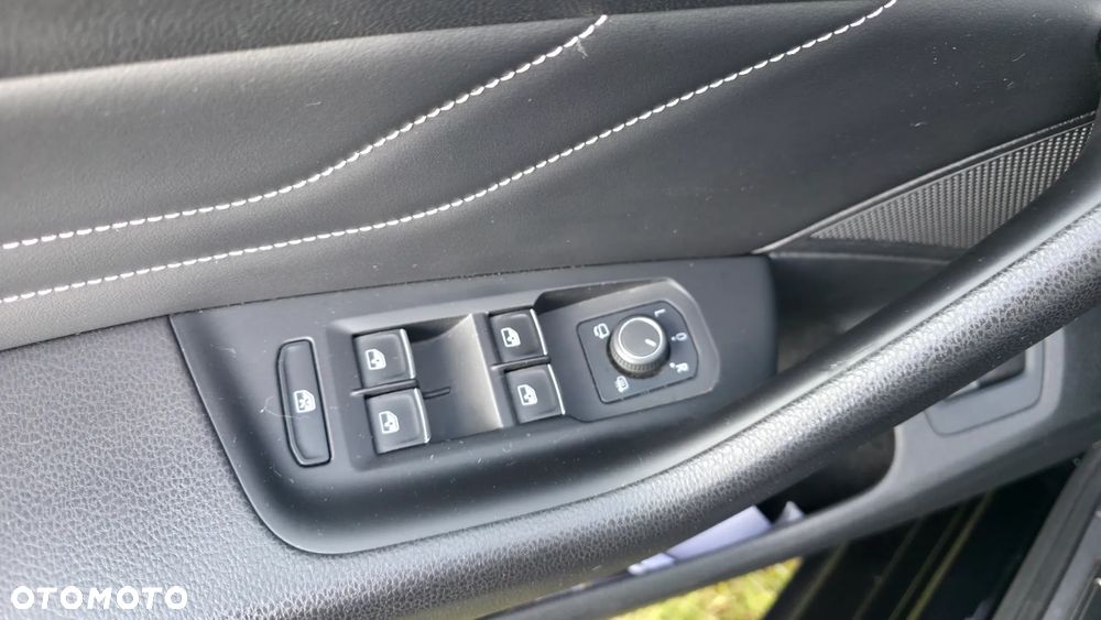 Volkswagen Passat 2.0 TDI SCR DSG Elegance - 17