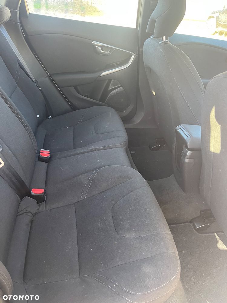 Volvo V40 D2 - 10