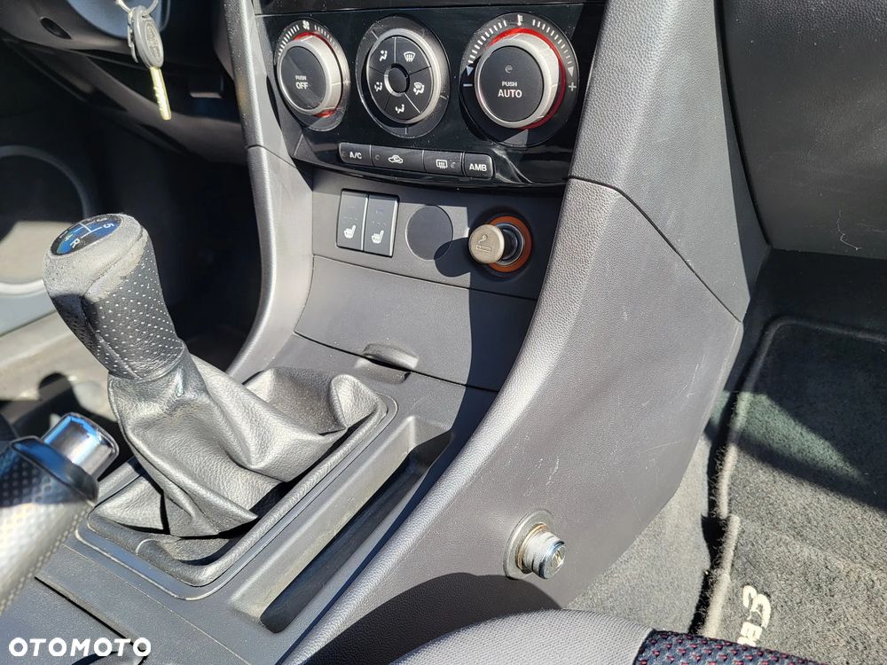 Mazda 3 1.6 Active + - 27