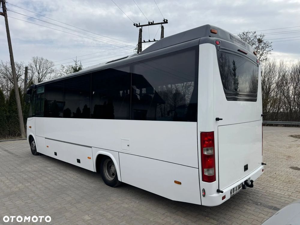 Mercedes-Benz VARIO 818D - 3