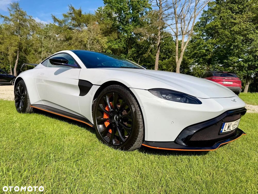Aston Martin Vantage - 1