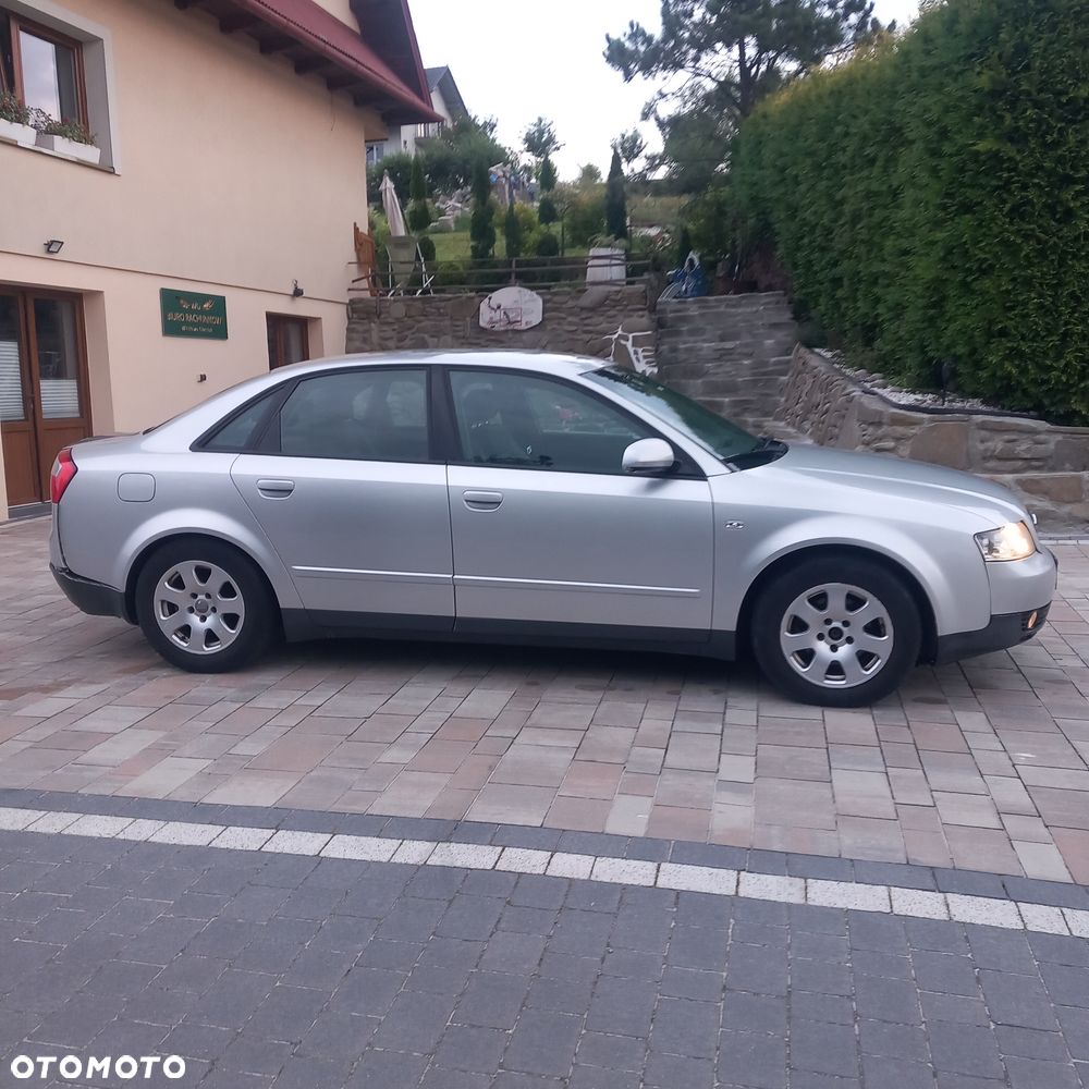 Audi A4 Limousine - 9