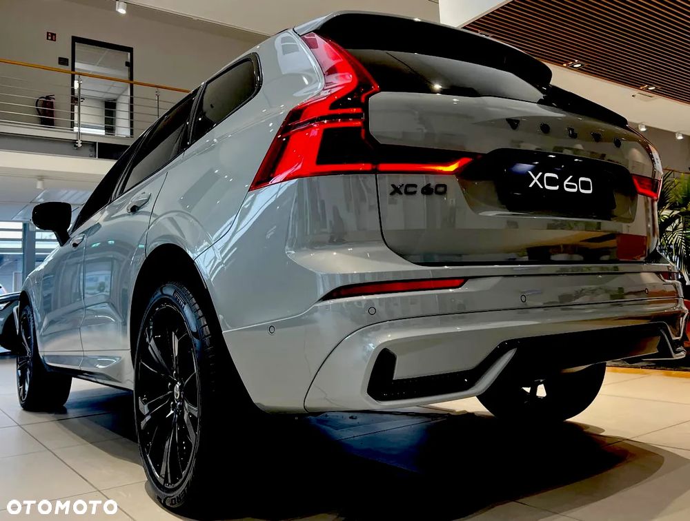 Volvo XC 60 T8 Plug-In Hybrid AWD Ultimate Black Edition - 11