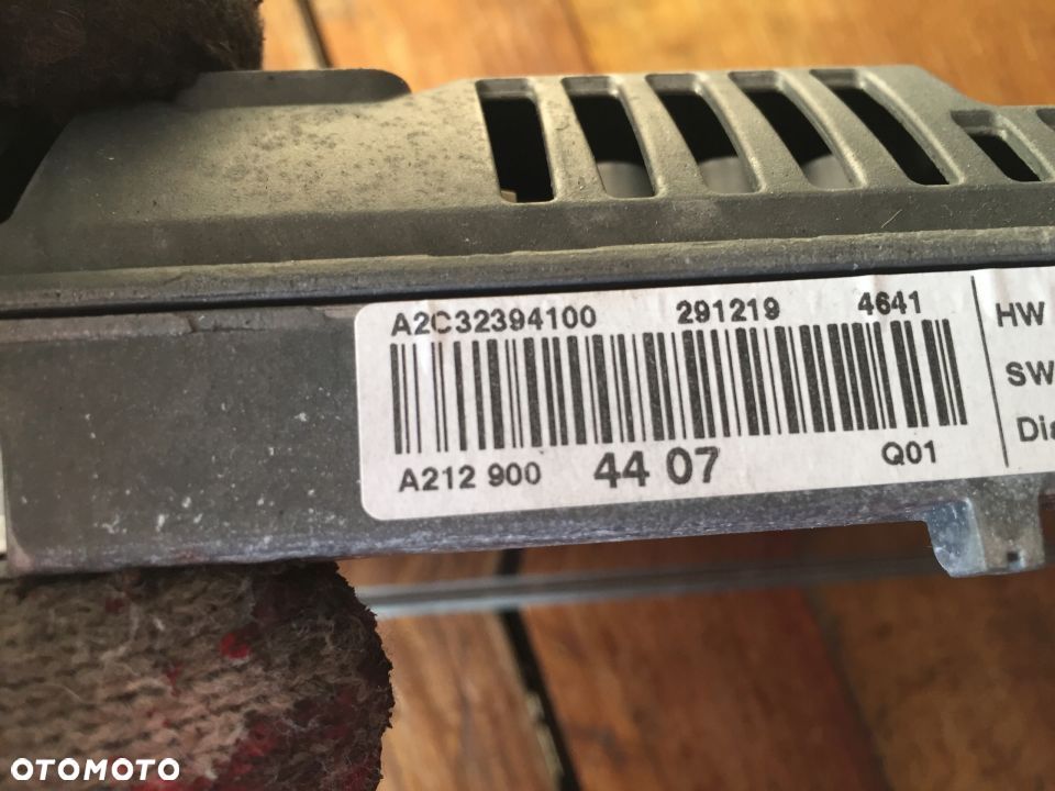 MERCEDES 218 212 radio kpl. A 2129000219 - 3