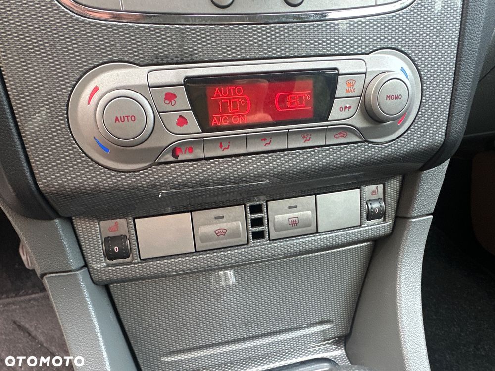 Ford Focus 2.0 16V Titanium - 15