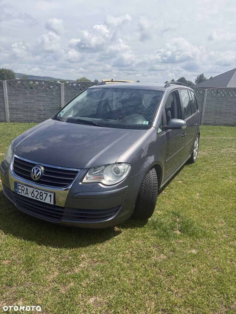 Volkswagen Touran - 1