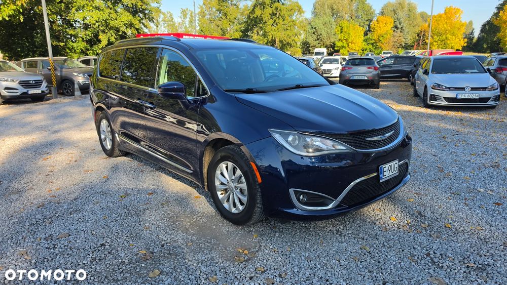 Chrysler Pacifica - 8