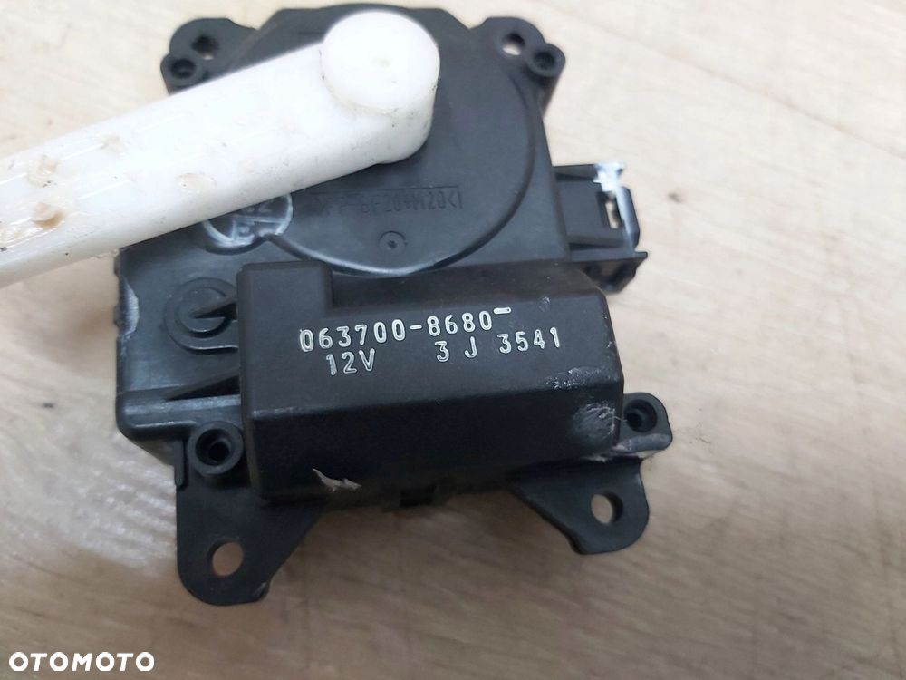 Avensis T25 Corolla E12 Verso Silniczek nawiewu nagrzewnicy 063700-8680 - 3