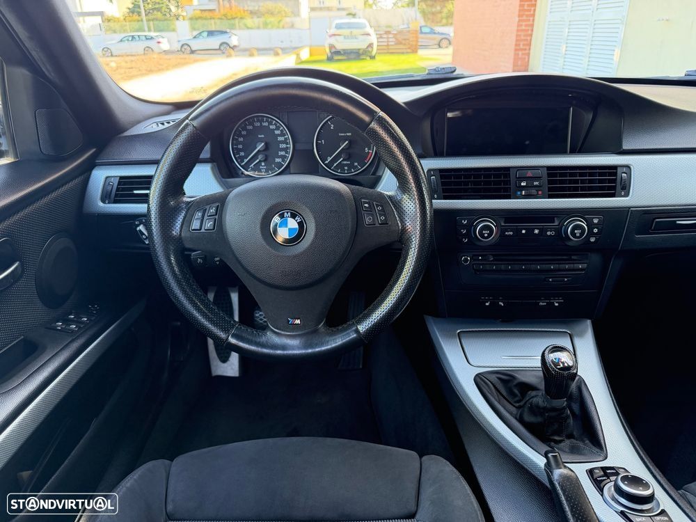 BMW 318 d Navigation Sport - 35