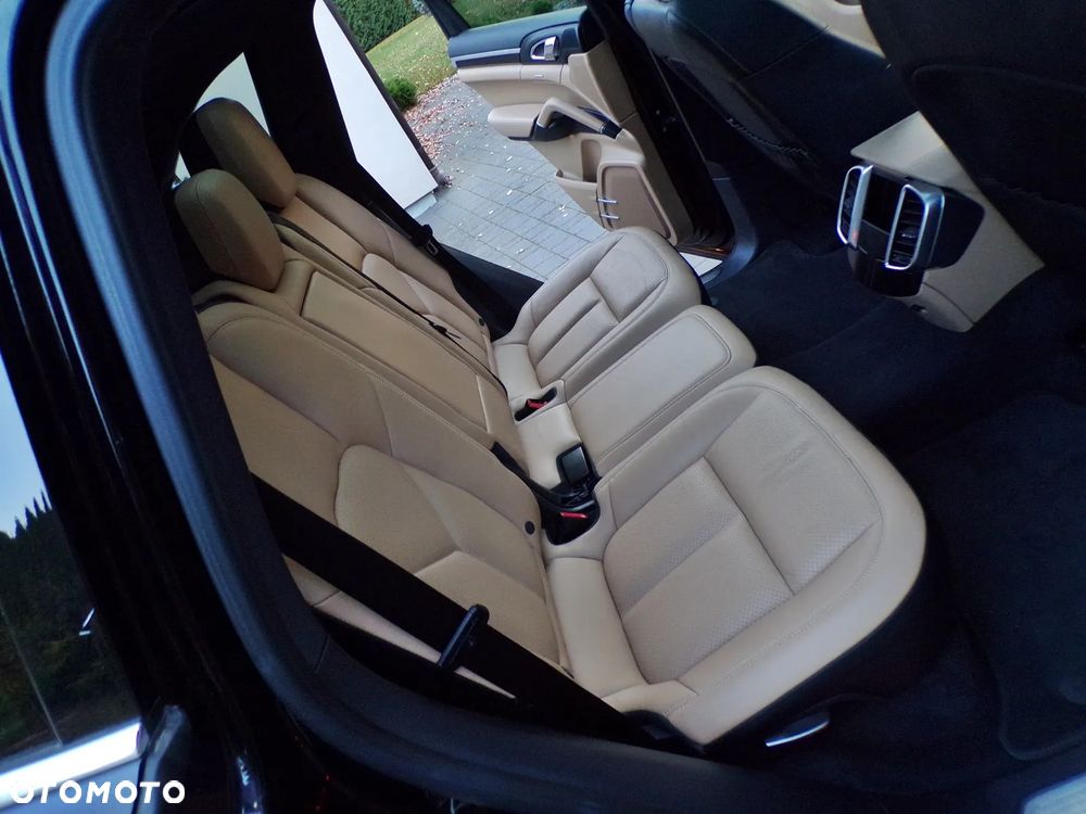 Porsche Cayenne S e-Hybrid Platinum Edition - 28