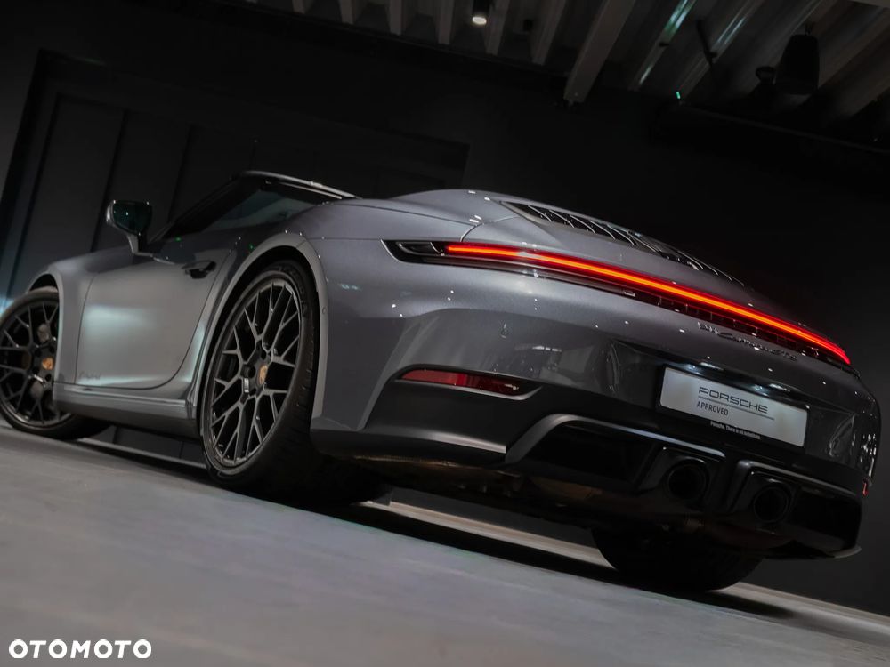 Porsche 911 Carrera GTS - 12