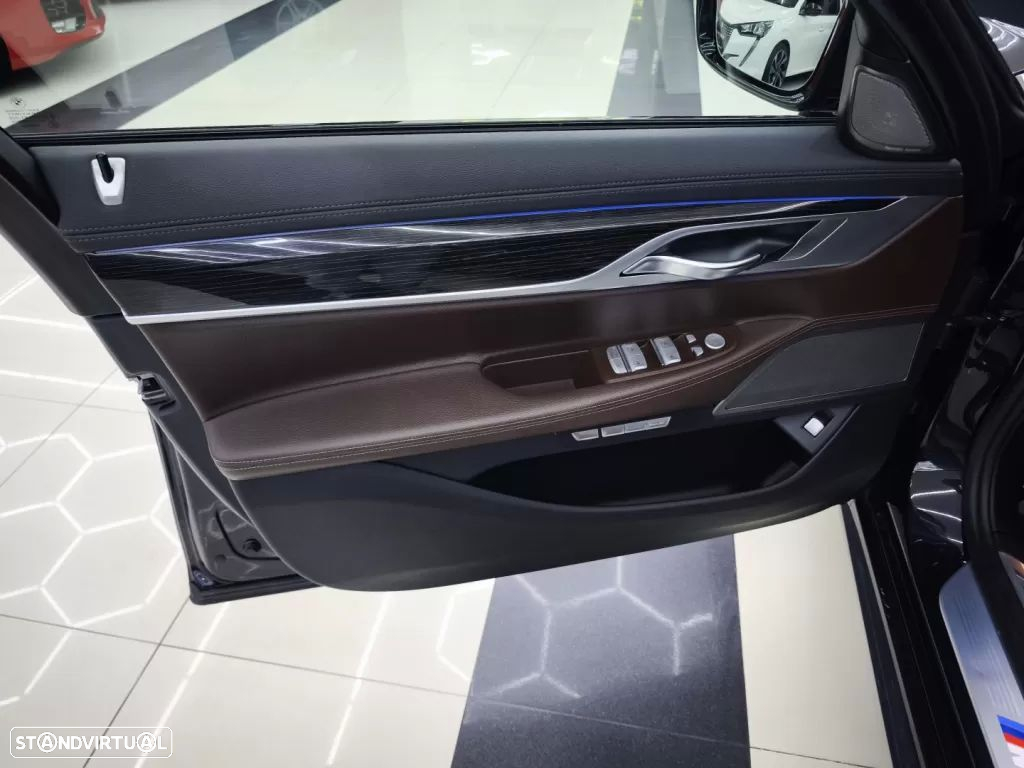 BMW 725 d Pack M - 20