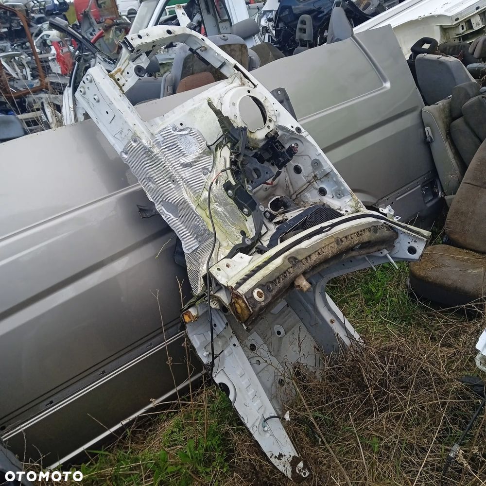 Ćwiartka prawa przednia BMW E30 F31 - 2