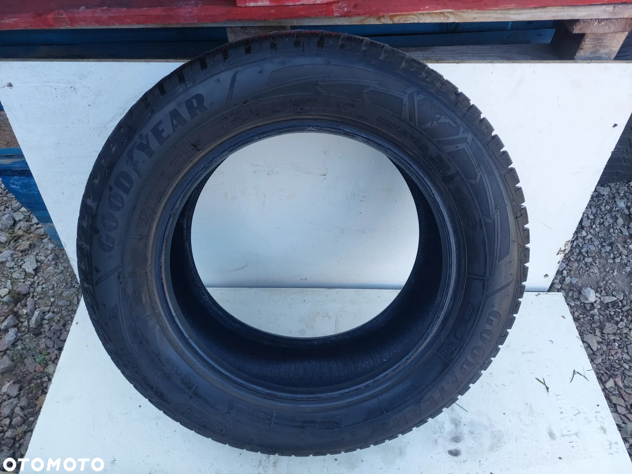Opony zimowe GOODYEAR ULTRA GRIP PERFORMANCE 215/60R16 - 2
