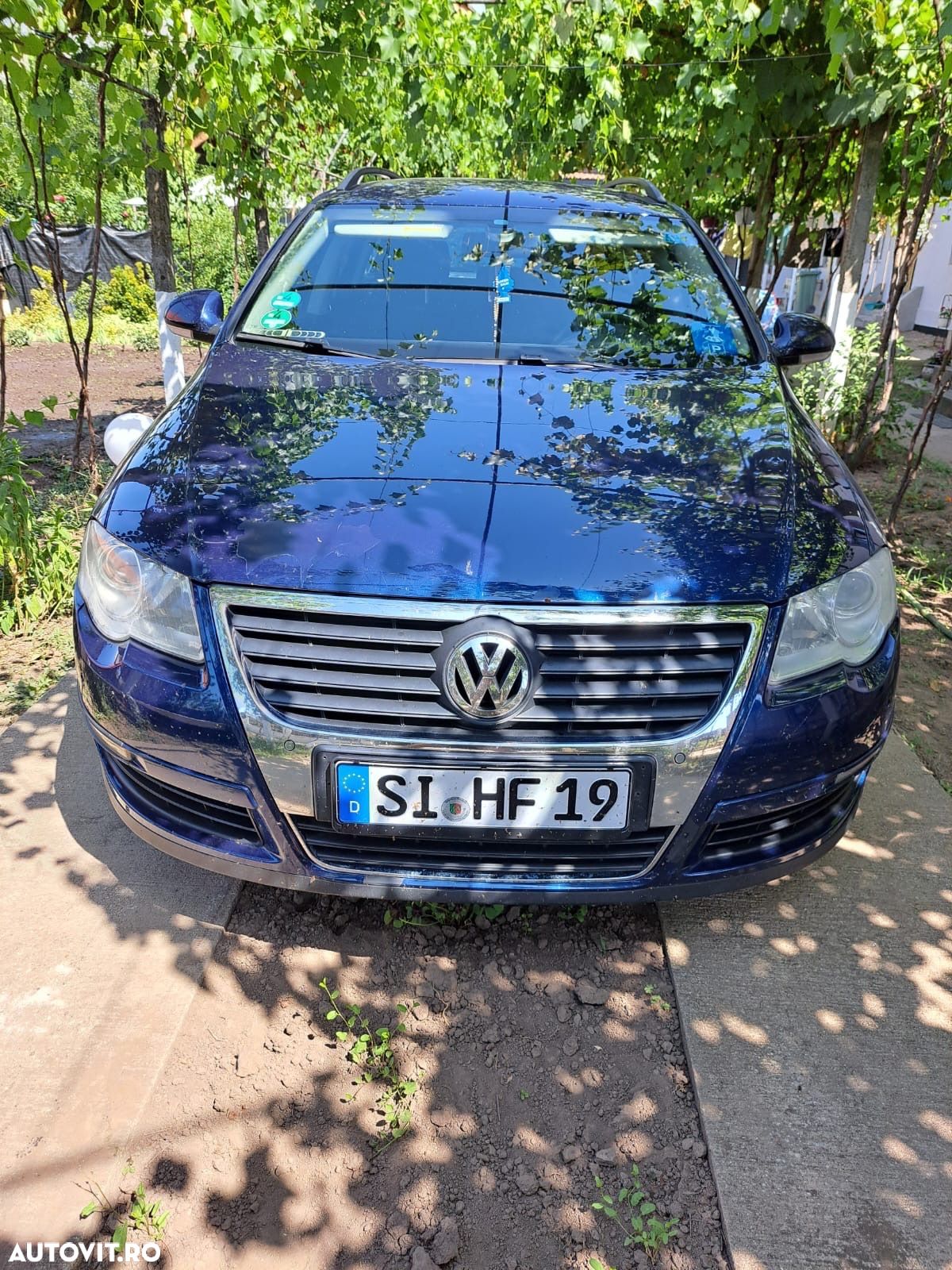 Volkswagen Passat - 1