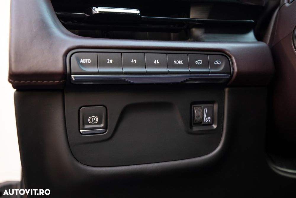 Cadillac Escalade - 34