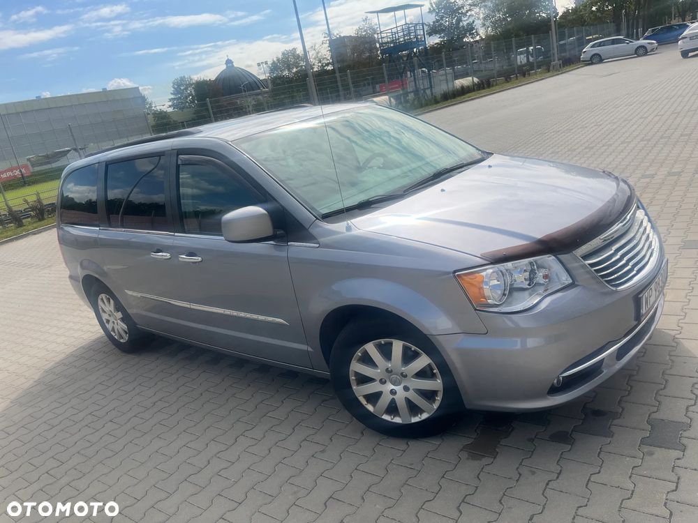 Chrysler Town & Country - 3