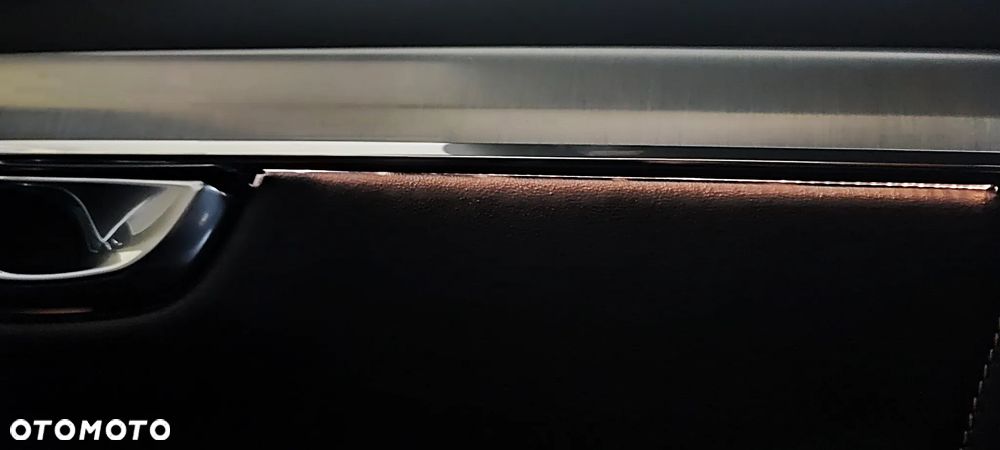 Volvo S90 D4 SCR Momentum Pro - 32