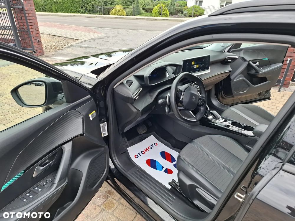 Peugeot 2008 PureTech 130 EAT8 GT - 9