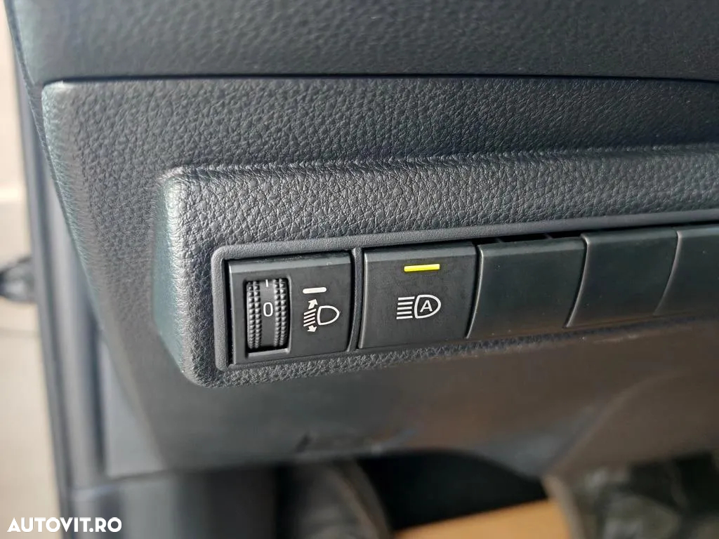 Toyota Corolla 1.8 Hybrid Comfort - 32