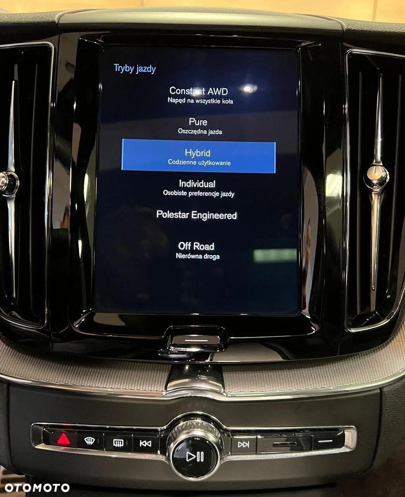 Volvo XC 60 T8 Plug-In Hybrid AWD R-Design - 25