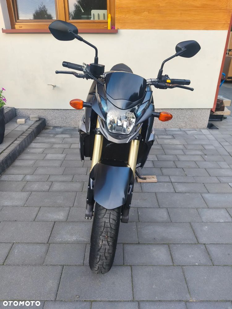 Suzuki GSR - 9