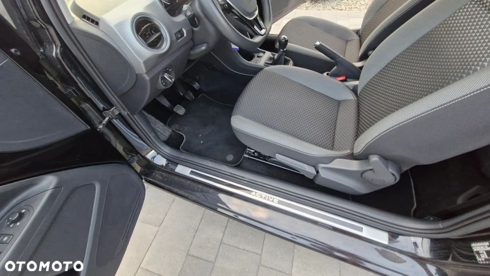 Volkswagen up! Active - 13