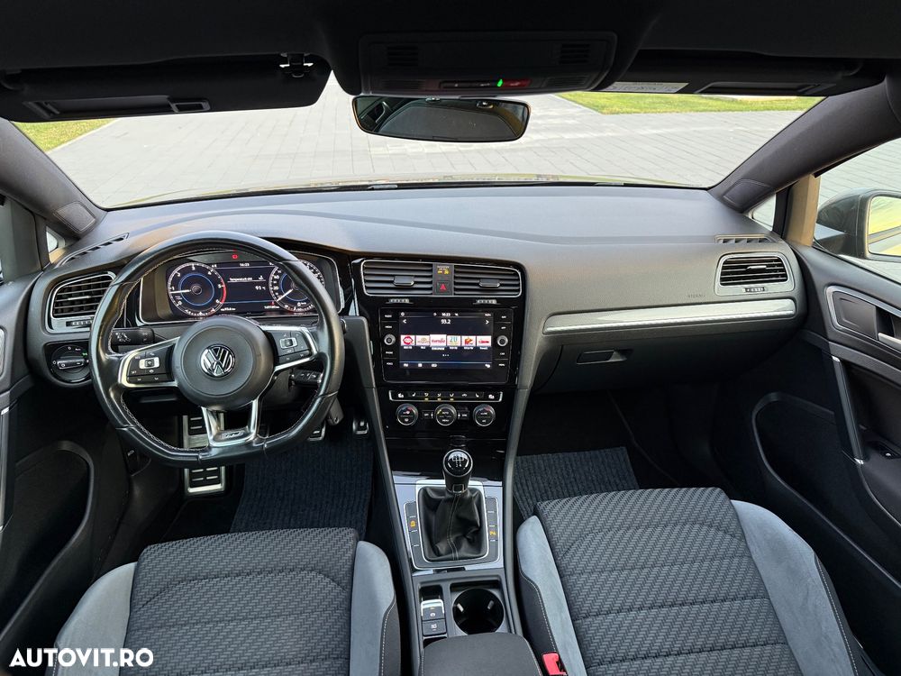 Volkswagen Golf - 23